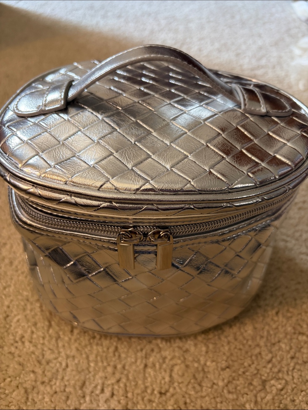 Bloomingdale’s Makeup Bag Train Case - Silver Faux Leather Diamond Pattern -NWOT
